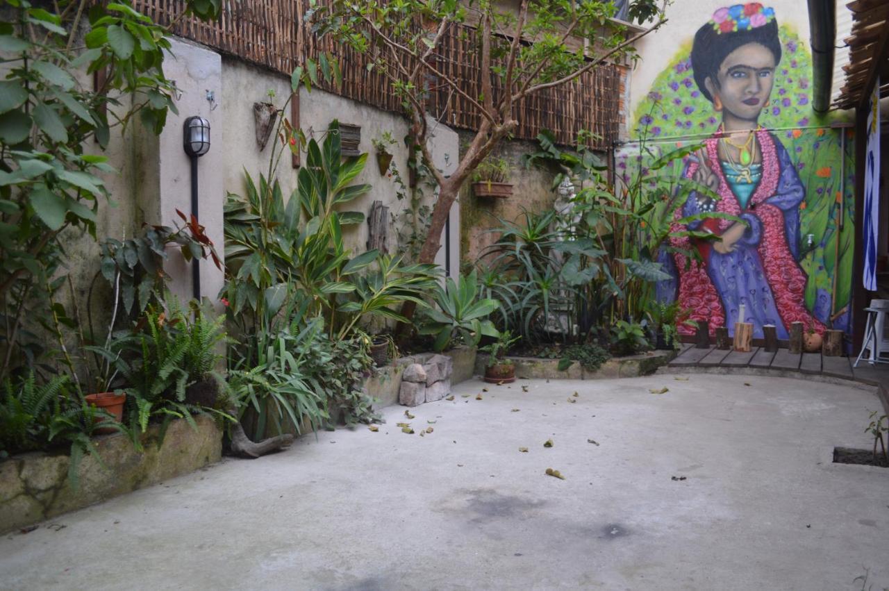 Frida Casa Hostel Pelotas Bagian luar foto